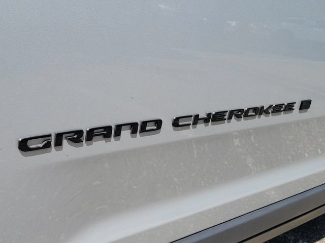 Used 2023 Jeep Grand Cherokee L Laredo RWD image 7