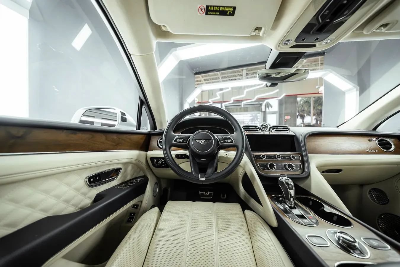 Used 2023 Bentley Bentayga AWD/4WD image 2