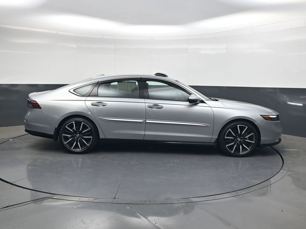 Used 2024 Honda Accord Touring image 3
