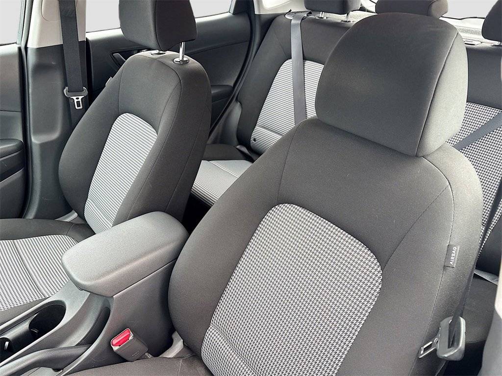 Used 2023 Hyundai Kona SE image 19