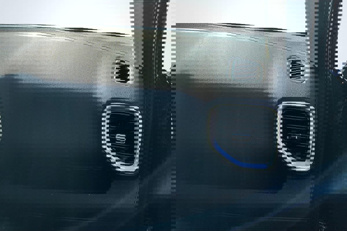 Used 2024 Hyundai Venue SE image 17