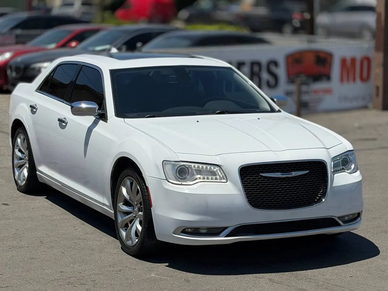 Used 2019 Chrysler 300 Limited RWD image 2