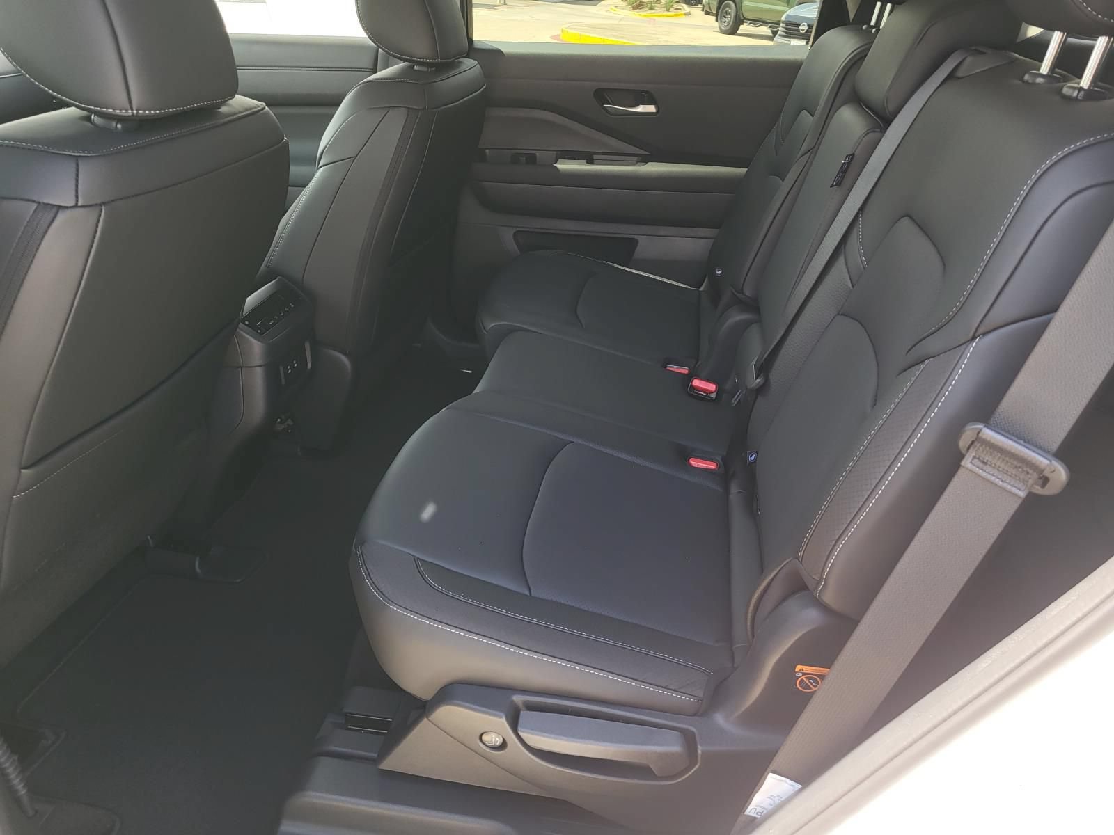 New 2026 Nissan Pathfinder SL FWD image 15