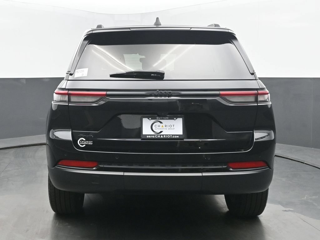 Used 2023 Jeep Grand Cherokee Altitude AWD/4WD image 5