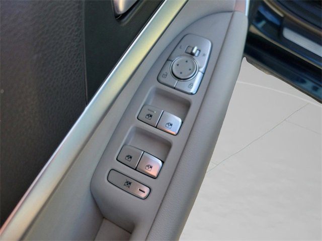 Used 2024 Genesis G70 2.5T image 14