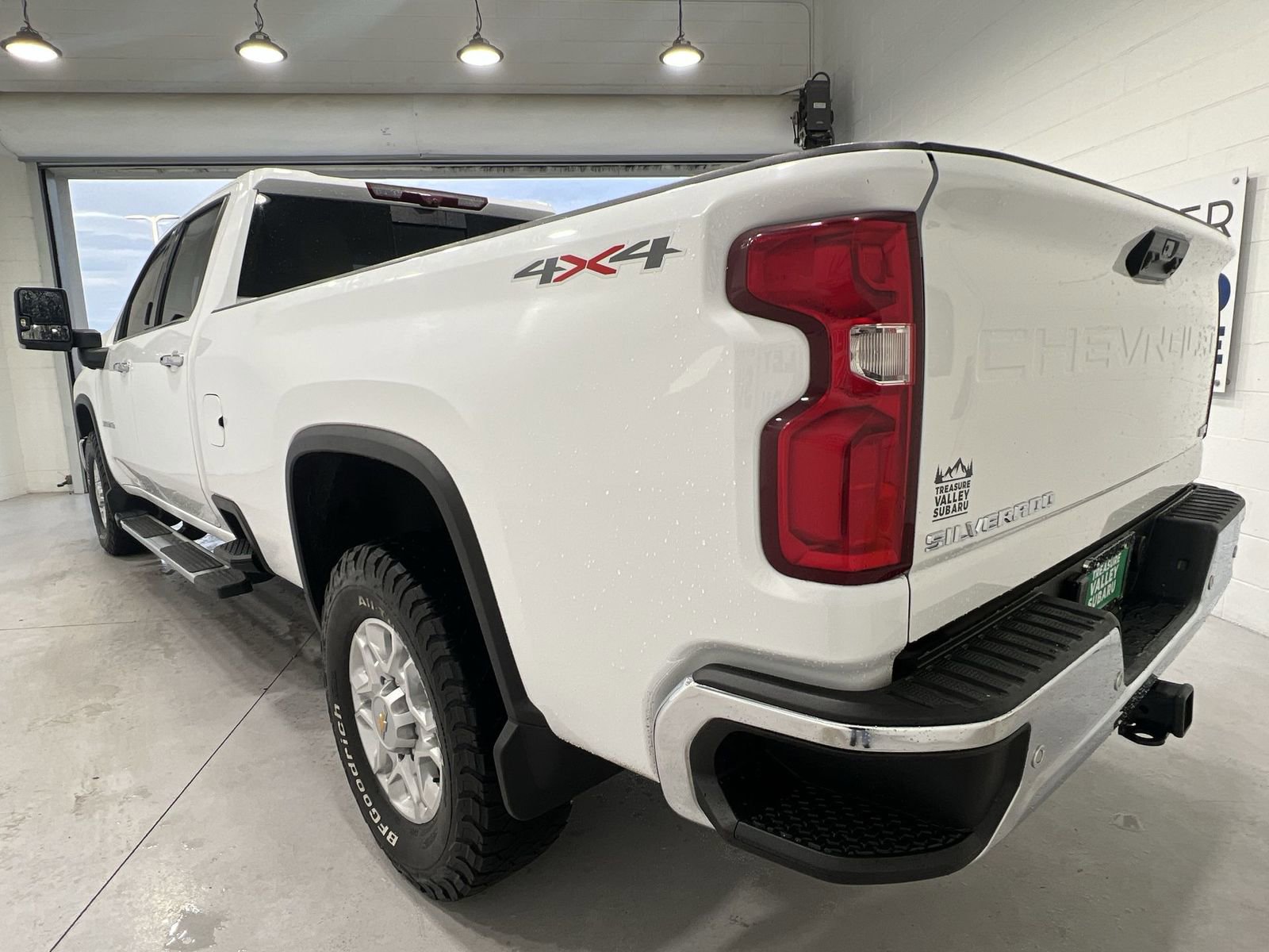 Used 2024 Chevrolet Silverado 3500 LTZ w/ LTZ Convenience Package image 6