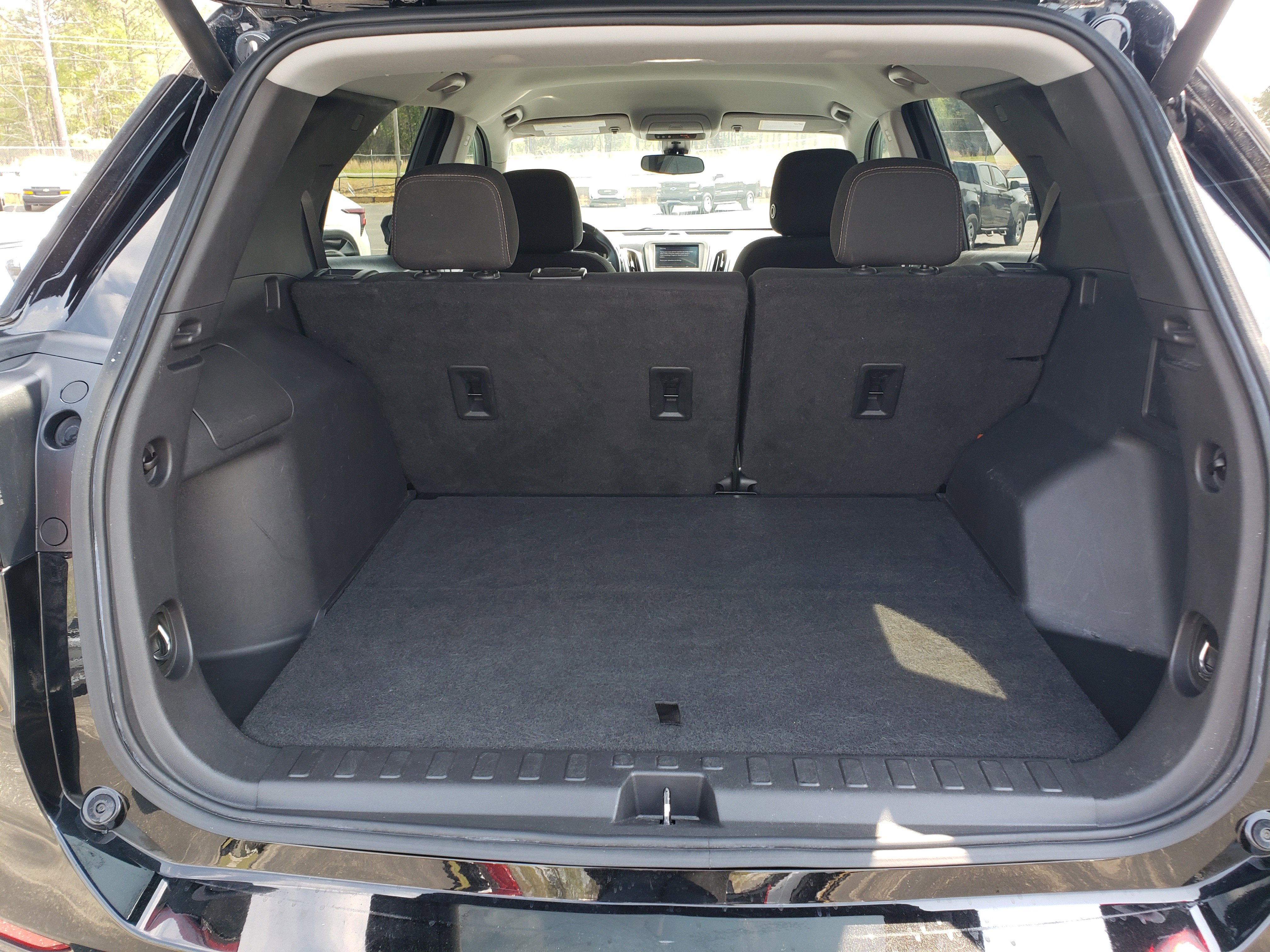 Used 2022 Chevrolet Equinox LT w/ Driver Convenience Package image 9