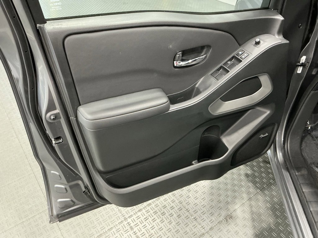 Used 2024 Nissan Frontier SL image 27