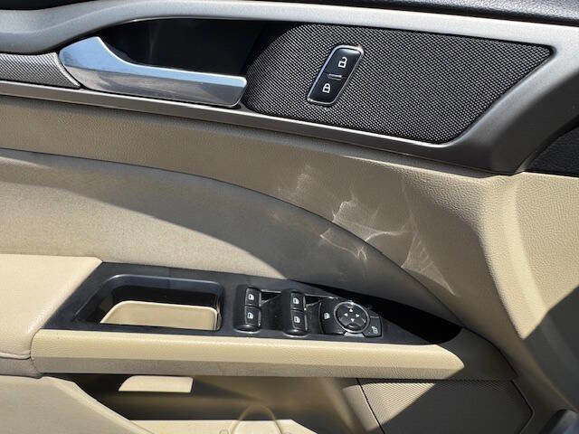 Used 2016 Ford Fusion SE image 30