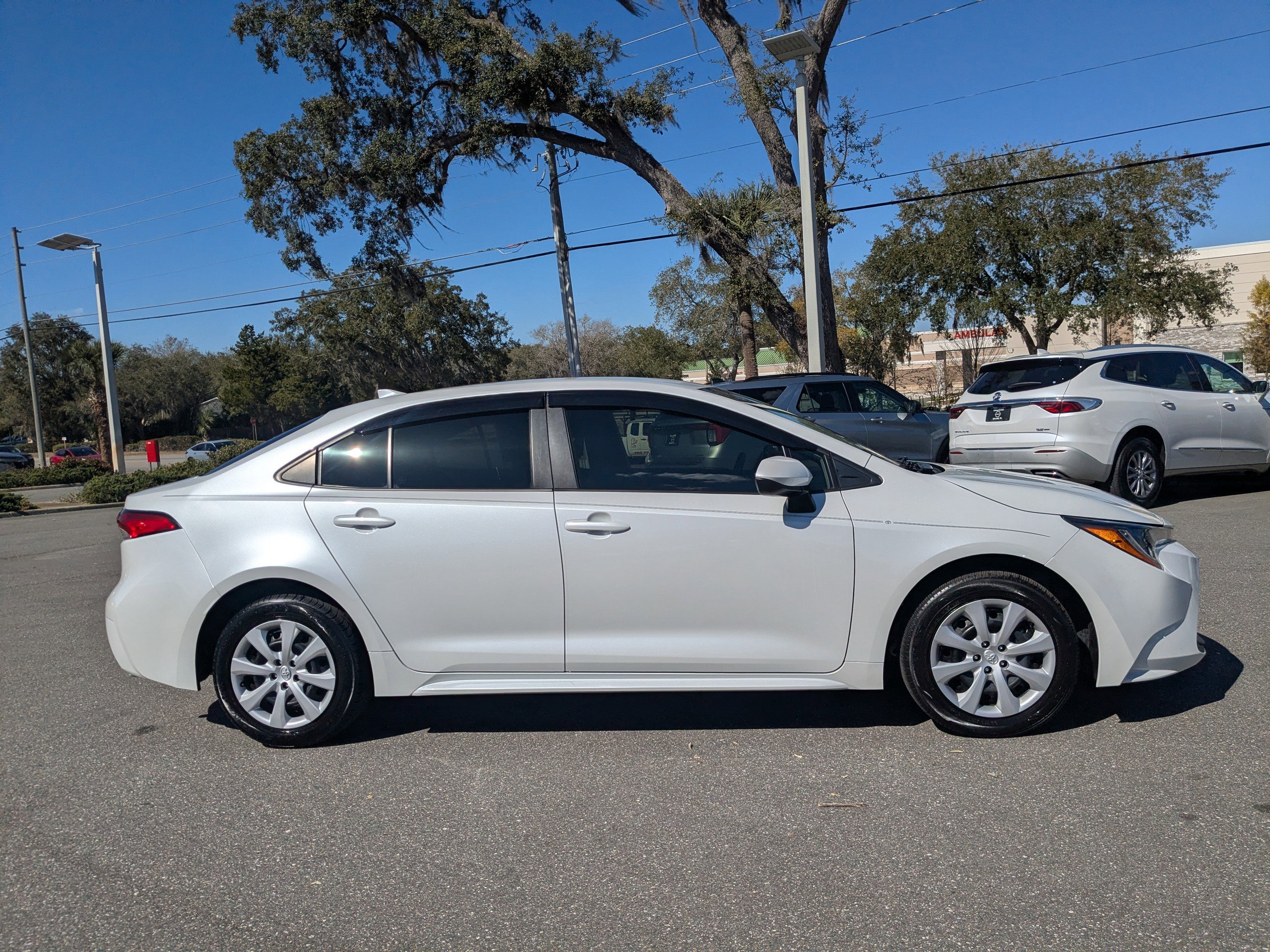 Used 2023 Toyota Corolla LE image 3