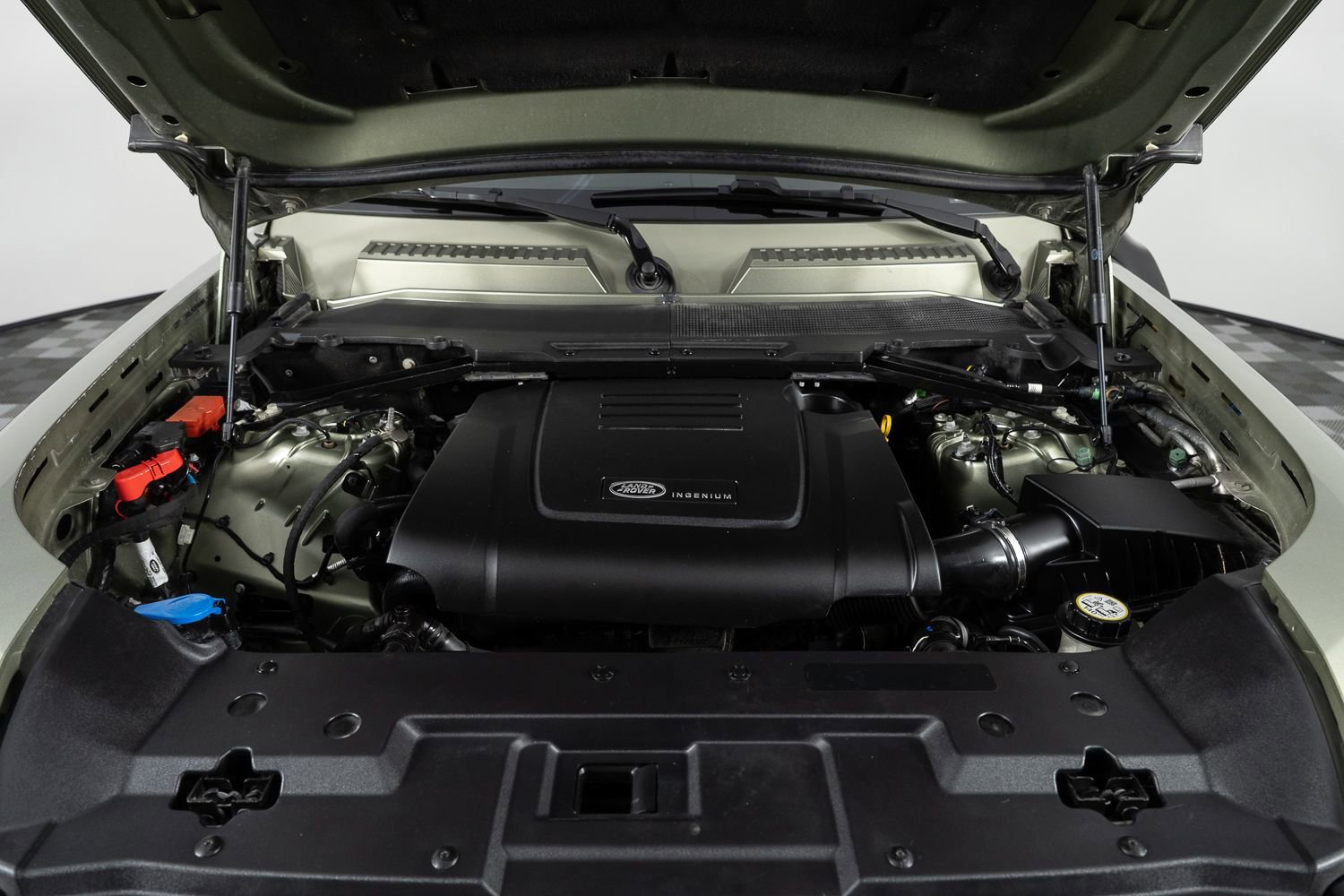 Used 2020 Land Rover Defender 110 S AWD/4WD image 40