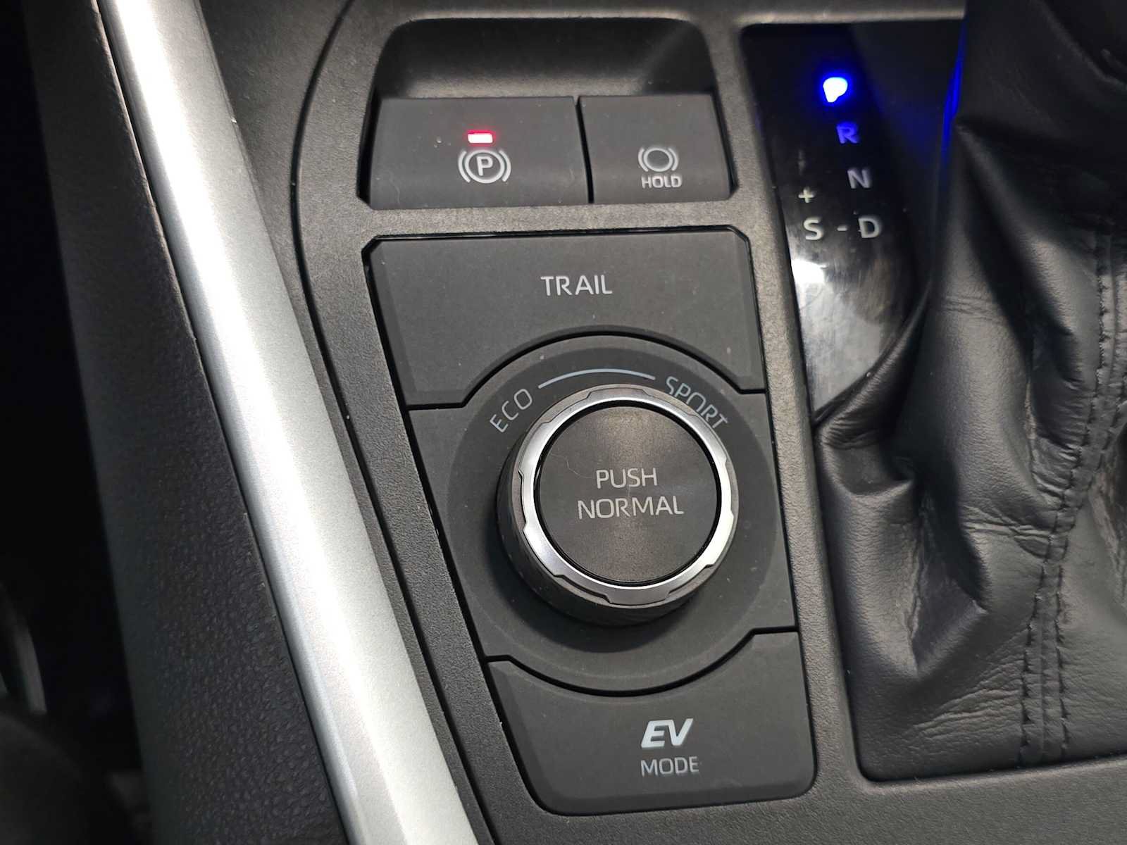 Certified 2022 Toyota RAV4 XLE w/ Convenience Package AWD/4WD image 16