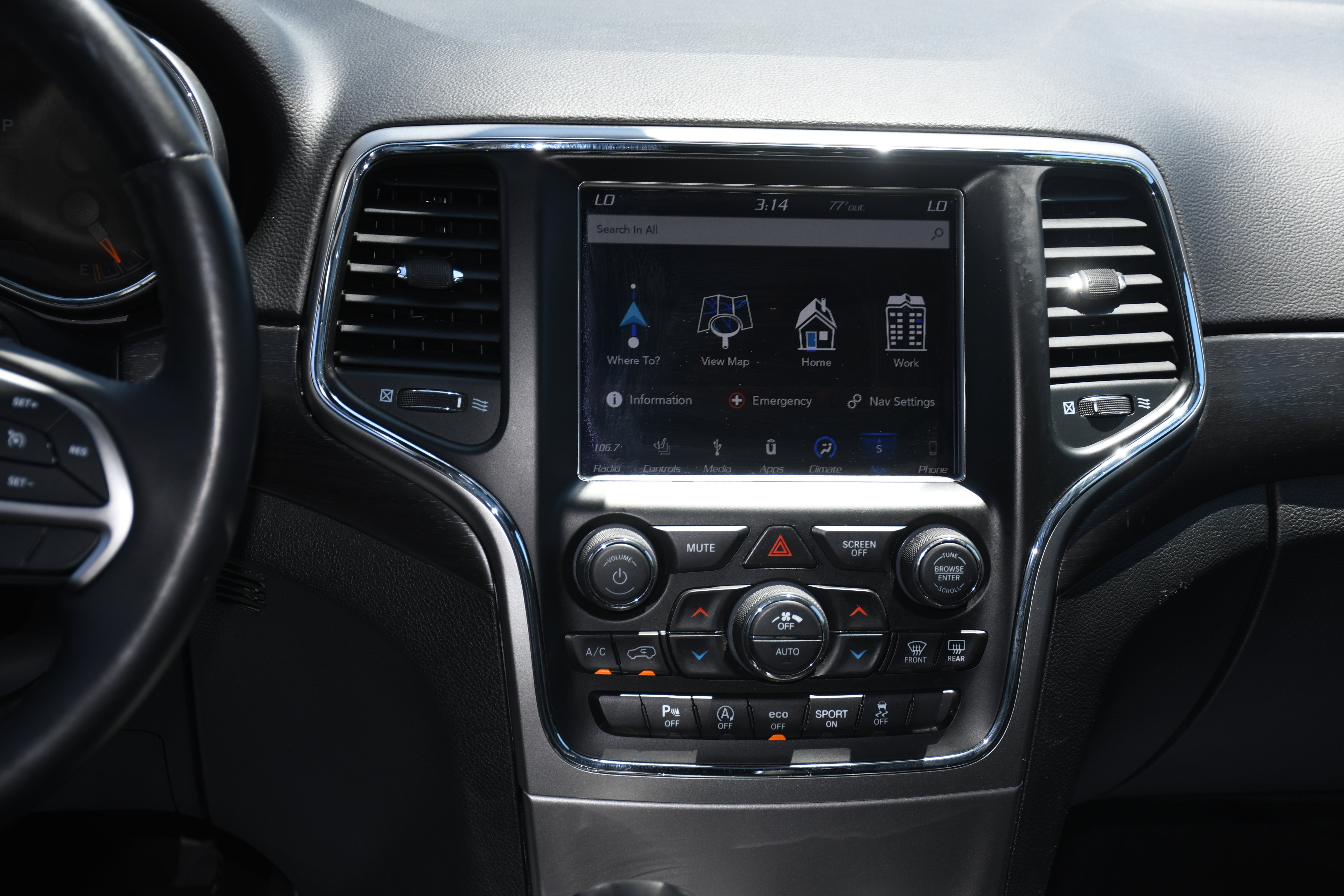 Used 2018 Jeep Grand Cherokee Altitude RWD image 17