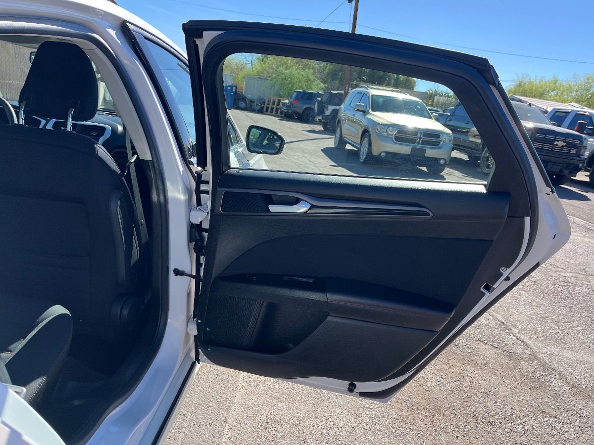 Used 2013 Ford Fusion SE image 32