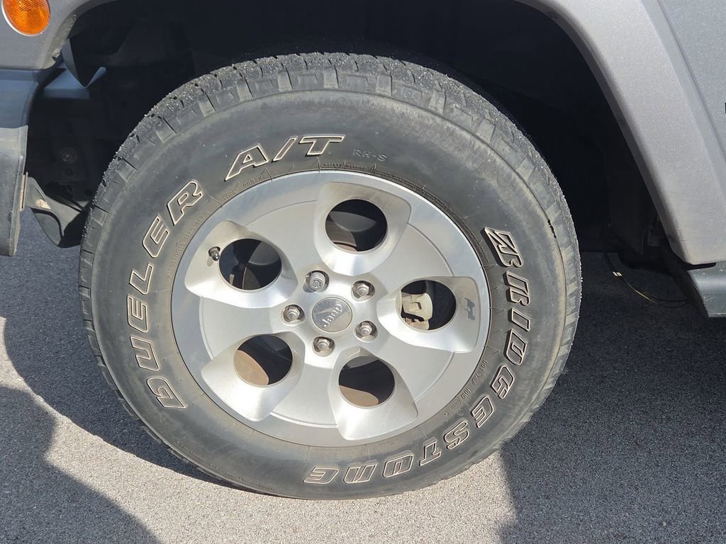 Used 2015 Jeep Wrangler Unlimited Sahara w/ Dual Top Group image 8