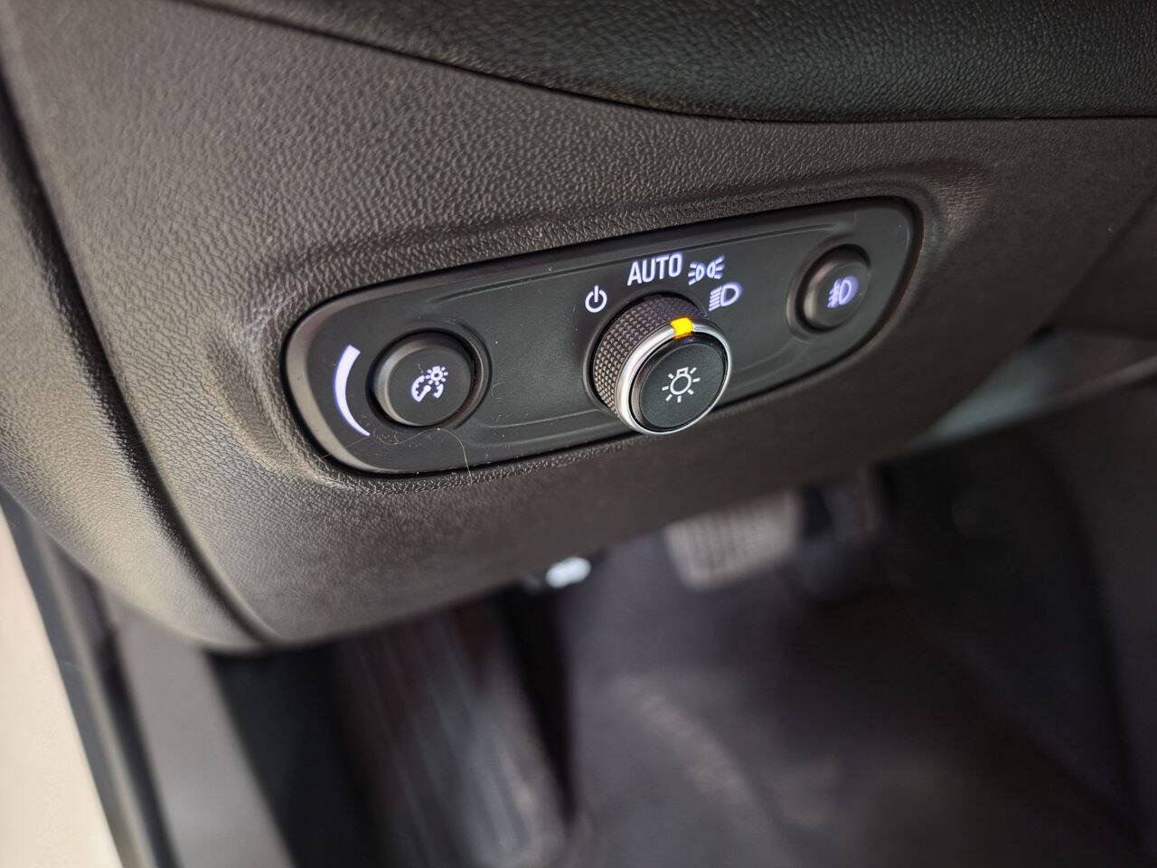Used 2021 Chevrolet Equinox Premier w/ LPO, Floor Liner Package AWD/4WD image 27