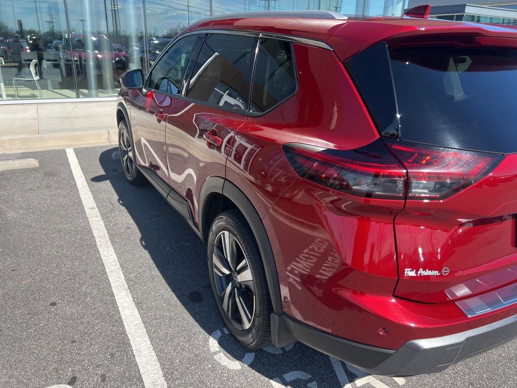 Used 2024 Nissan Rogue SL w/ SL Premium Package image 3