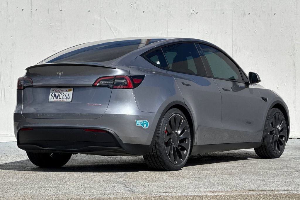 Used 2024 Tesla Model Y Performance AWD/4WD image 3