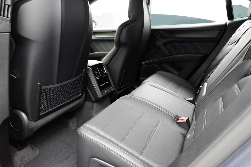 New 2026 Porsche Cayenne Turbo AWD/4WD image 15