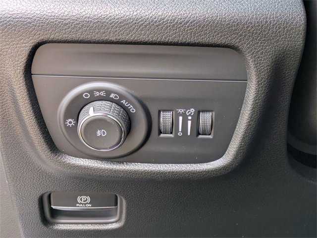 New 2025 Jeep Grand Cherokee Limited w/ Black Appearance Package image 13