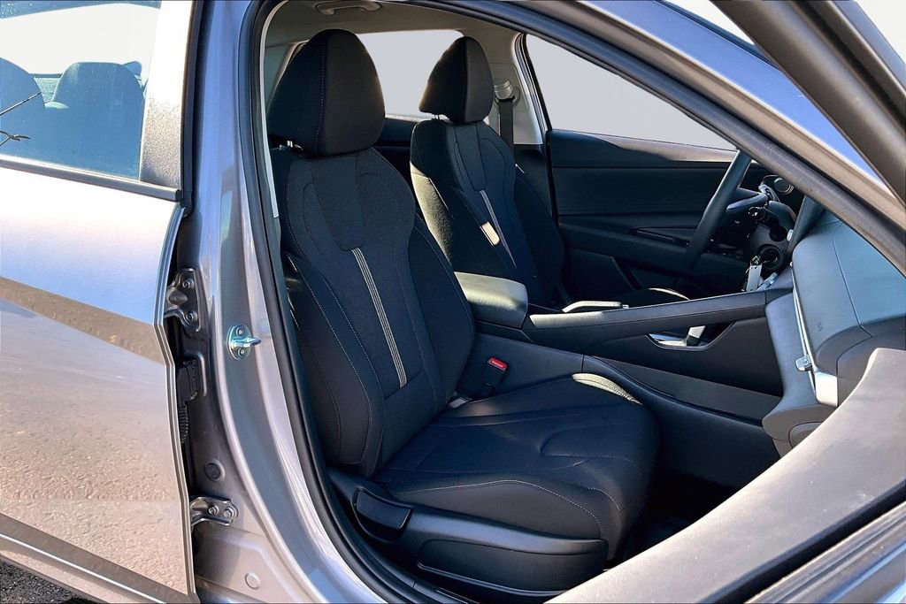 Used 2024 Hyundai Elantra SE image 7