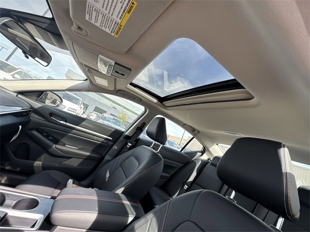 New 2025 Nissan Altima 2.5 SR w/ SR Premium Package image 21