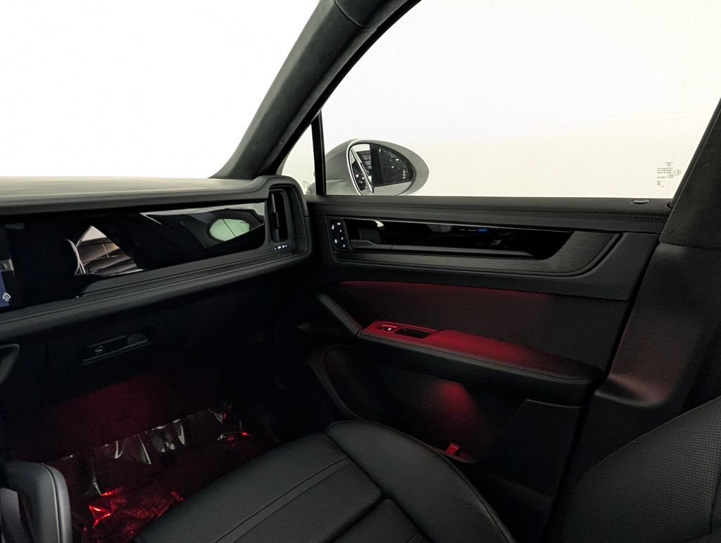 Certified 2025 Porsche Cayenne GTS AWD/4WD image 23