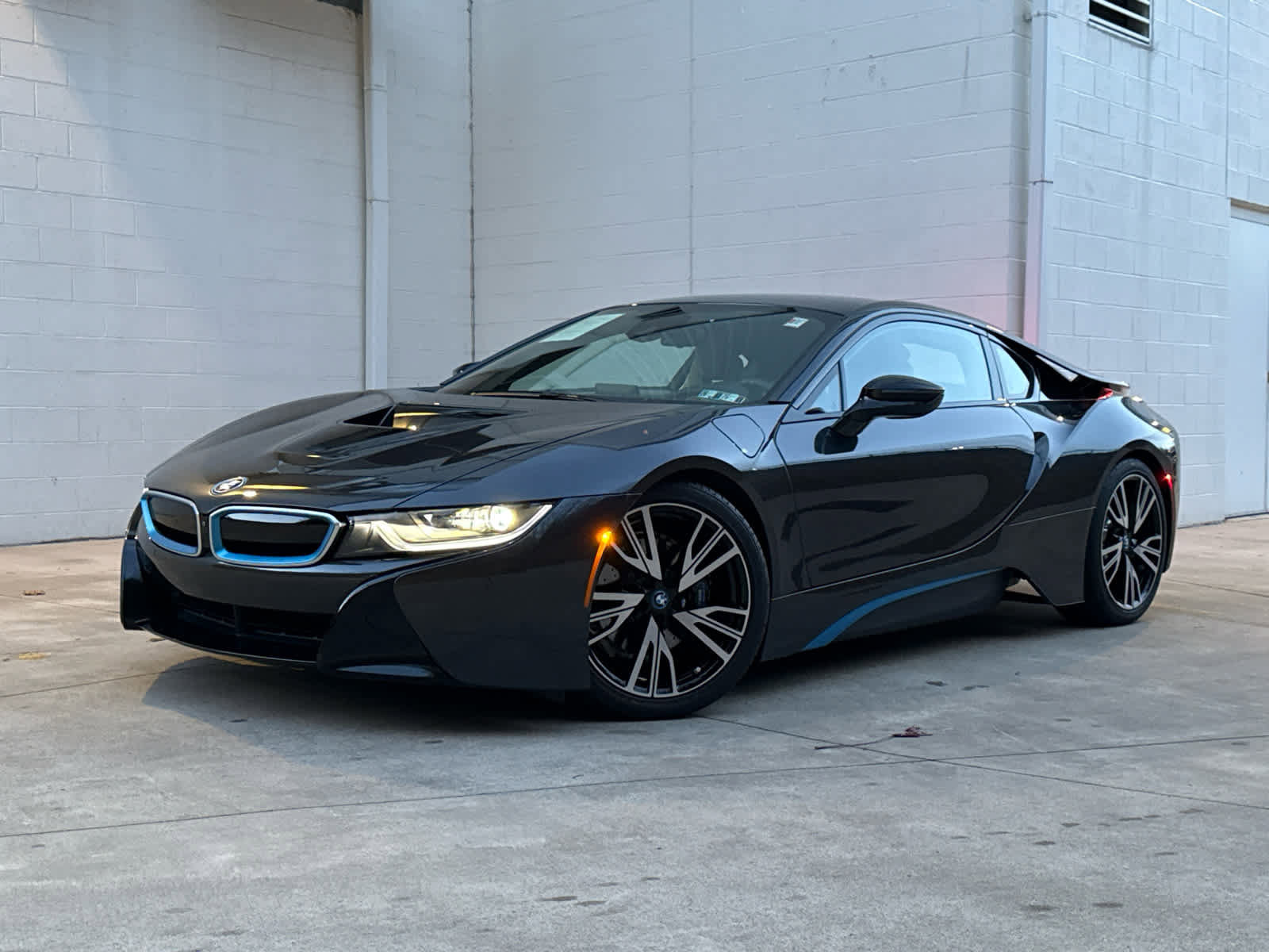 Used 2015 BMW i8 image 1