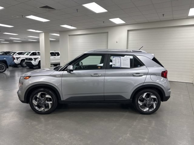 Used 2024 Hyundai Venue SEL FWD image 4