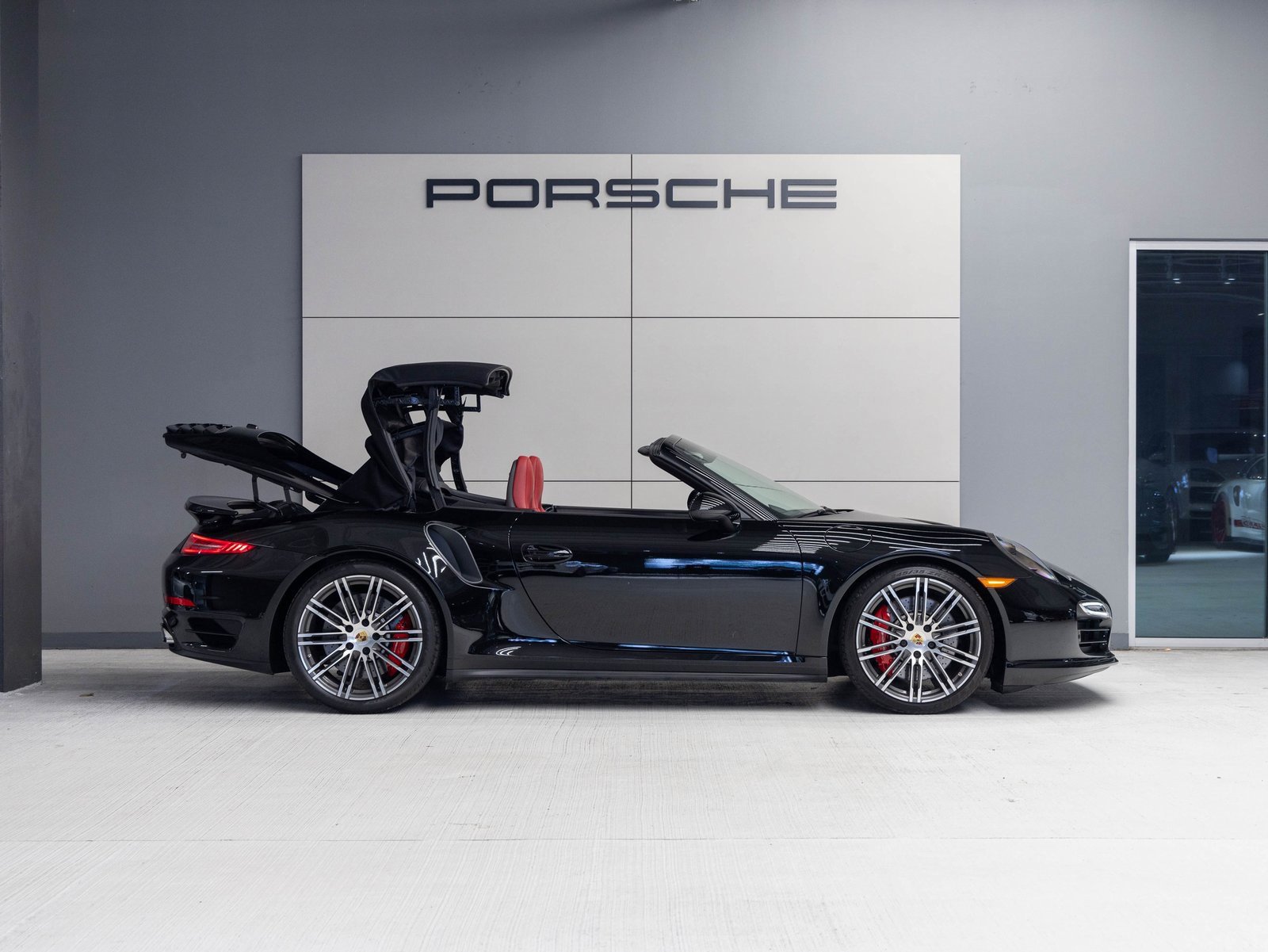 Used 2015 Porsche 911 Turbo image 9