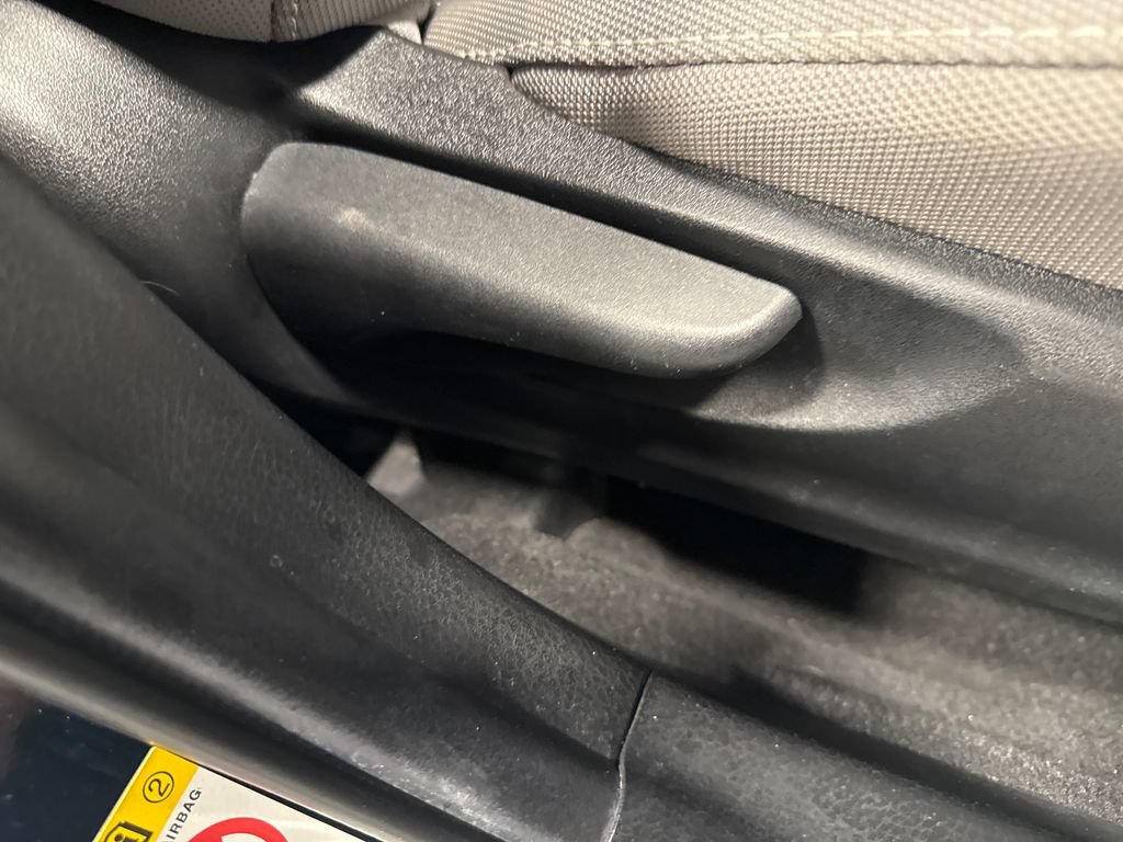 Used 2018 Toyota Corolla LE FWD image 30