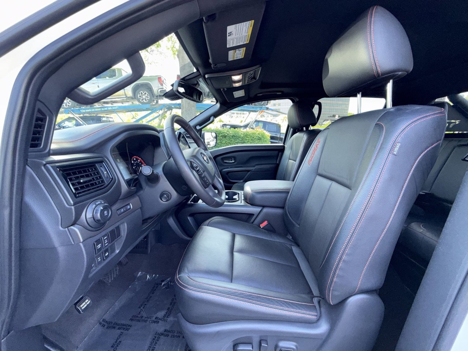 Used 2021 Nissan Titan PRO-4X w/ Pro-4x Convenience Package AWD/4WD image 13