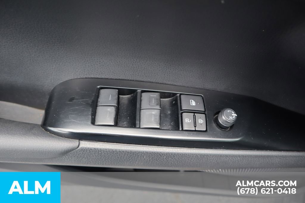 Used 2025 Toyota Camry SE image 16