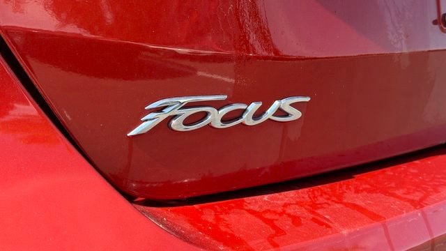 Used 2018 Ford Focus SE w/ Cold Weather Package FWD image 12