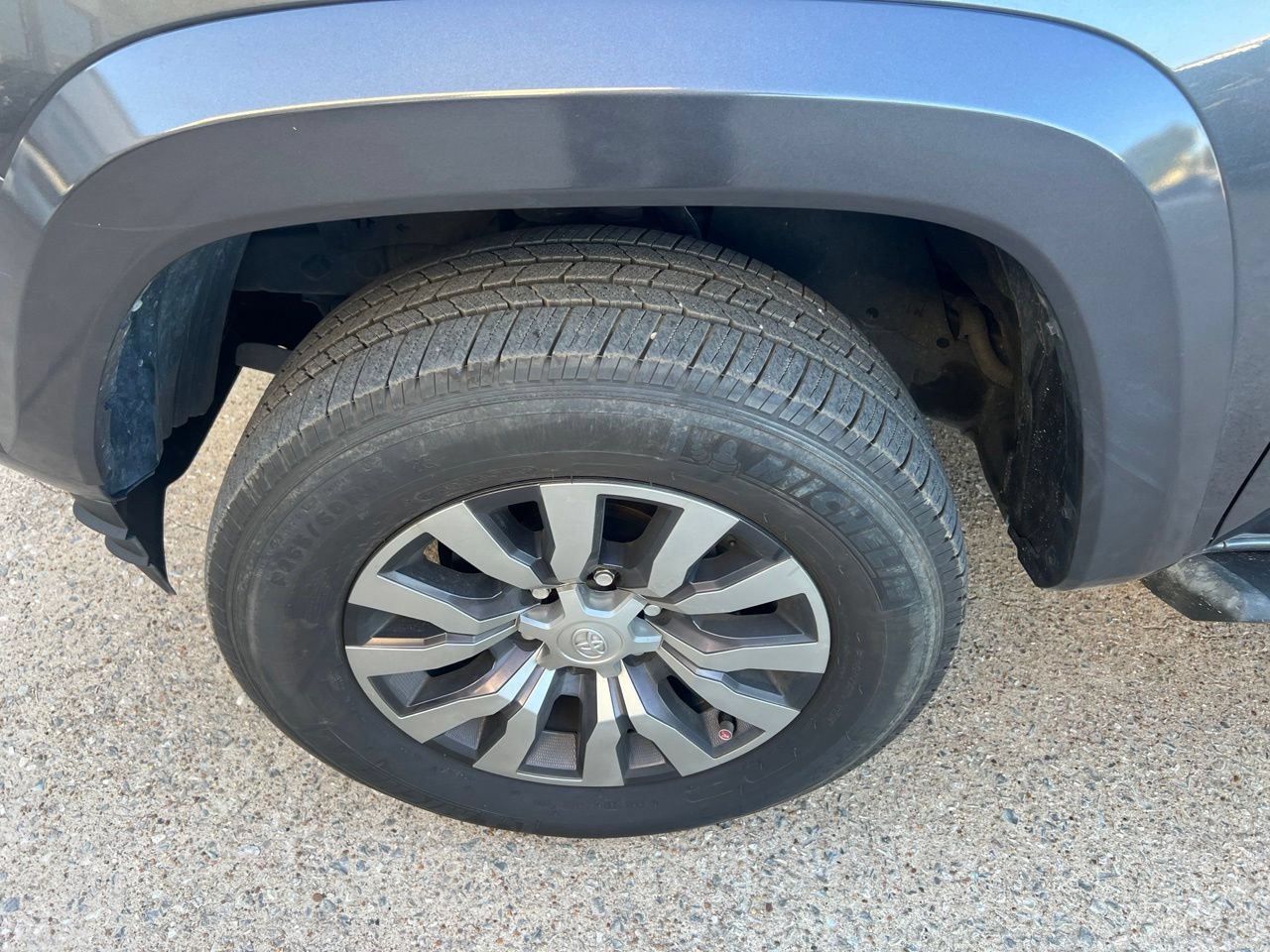 Used 2022 Toyota Tacoma Limited RWD image 18