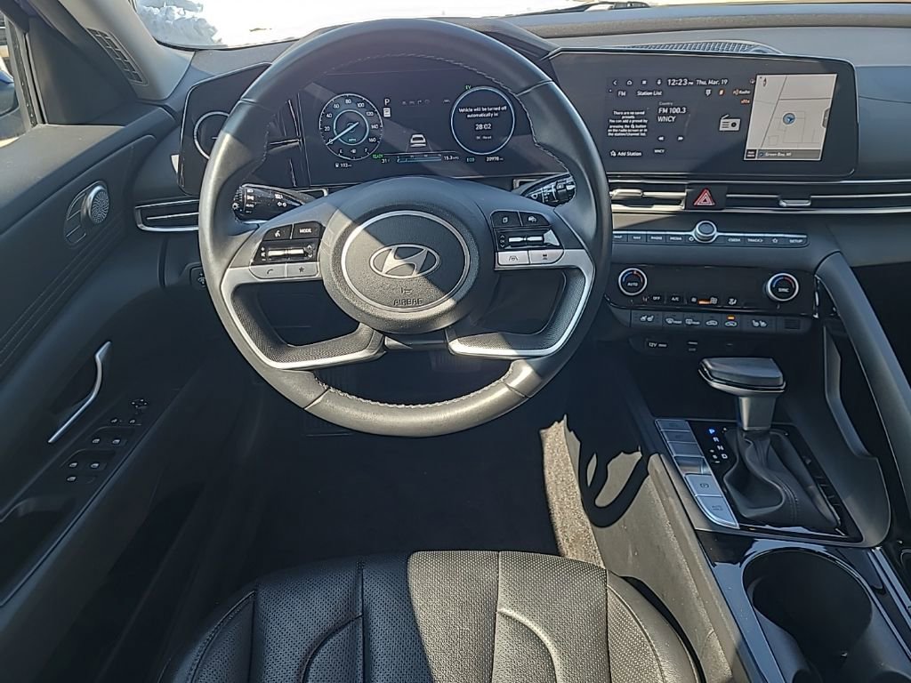 Used 2025 Hyundai Elantra Limited image 14