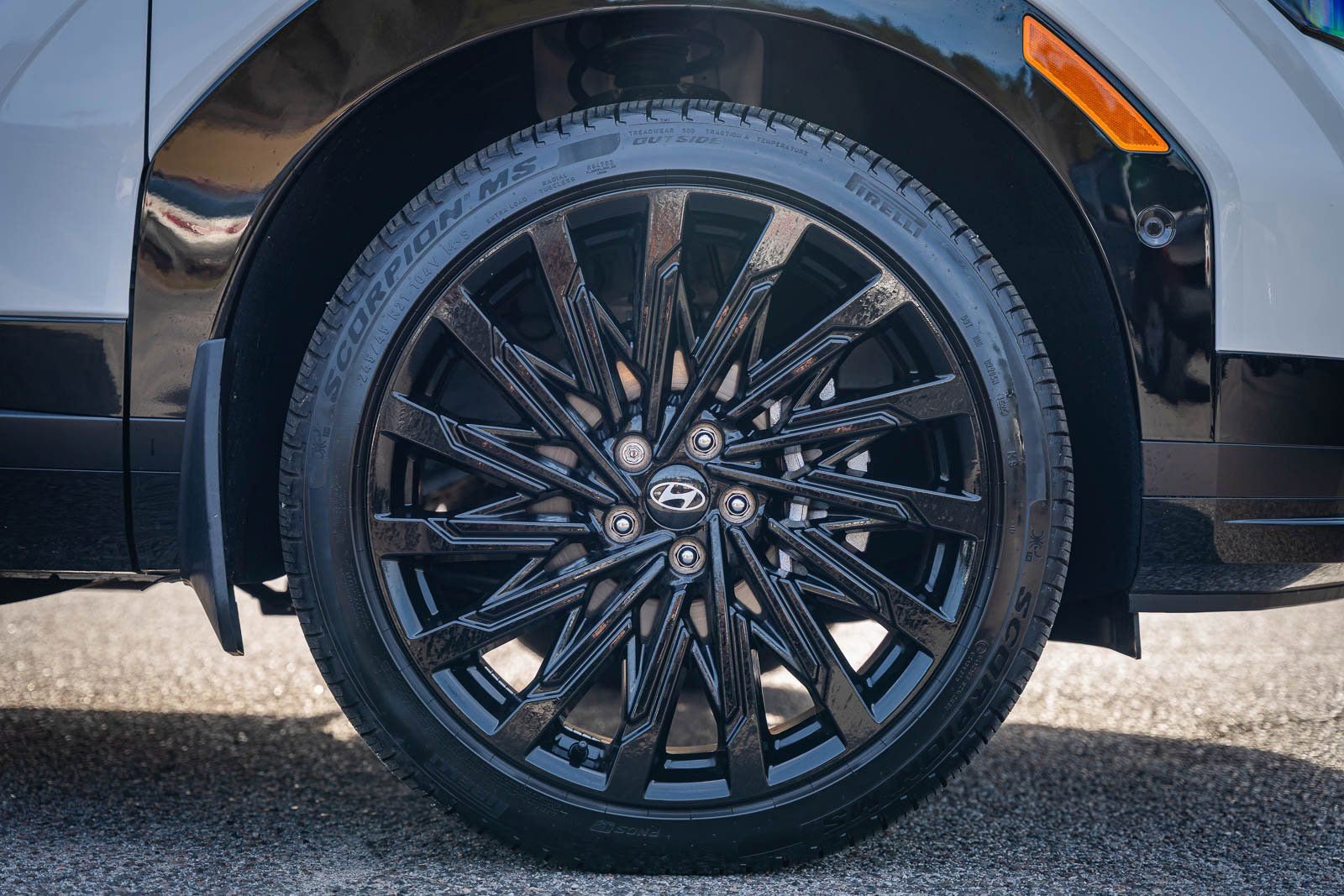 Used 2025 Hyundai Santa Fe Calligraphy w/ Tow & Go Package image 9