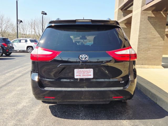 Used 2019 Toyota Sienna LE w/ LE Preferred Package FWD image 7