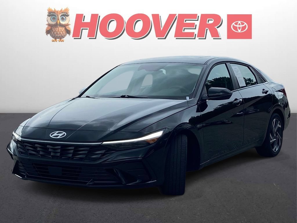 Used 2025 Hyundai Elantra Limited FWD image 3