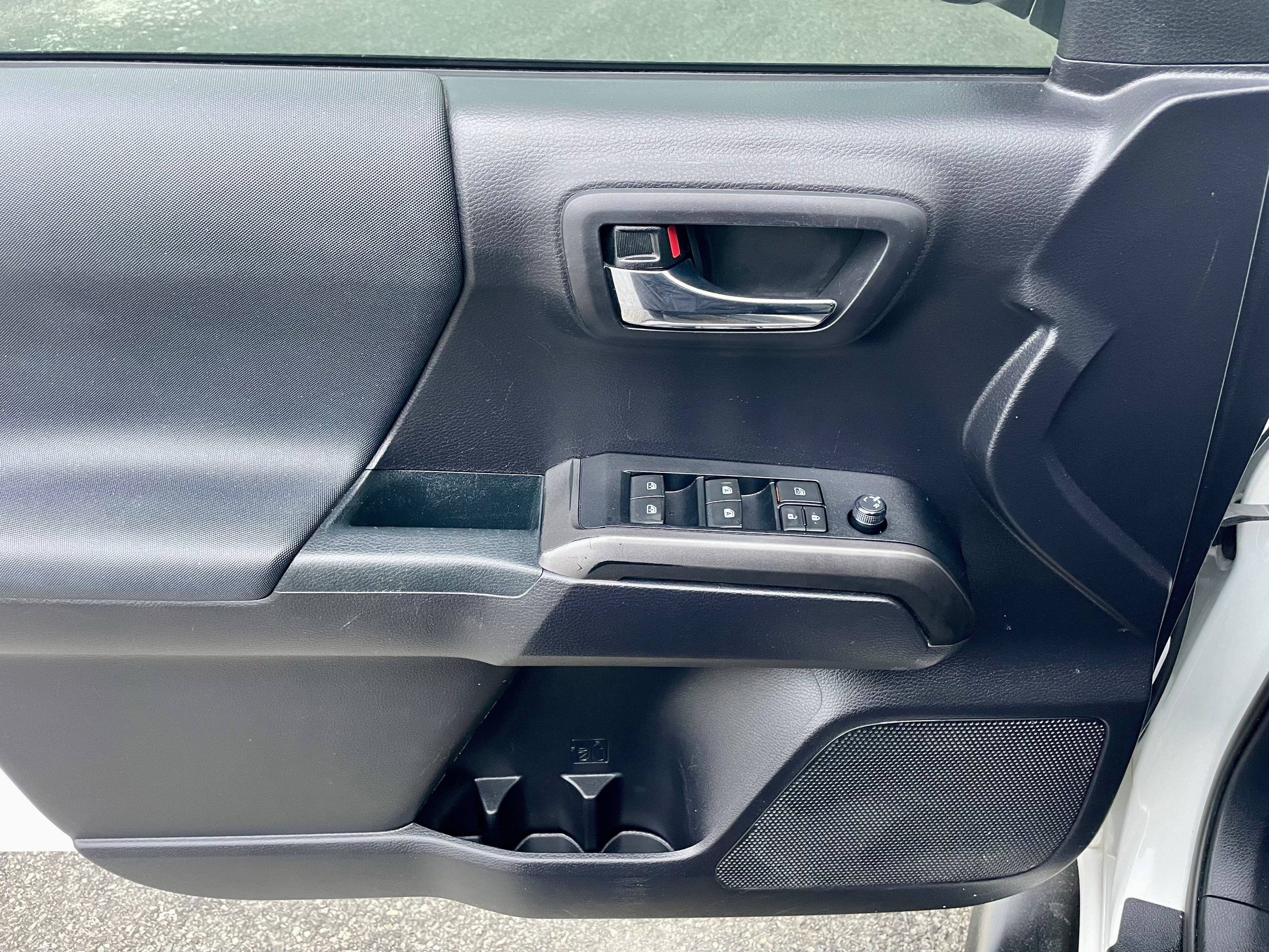 Used 2020 Toyota Tacoma TRD Off-Road image 12