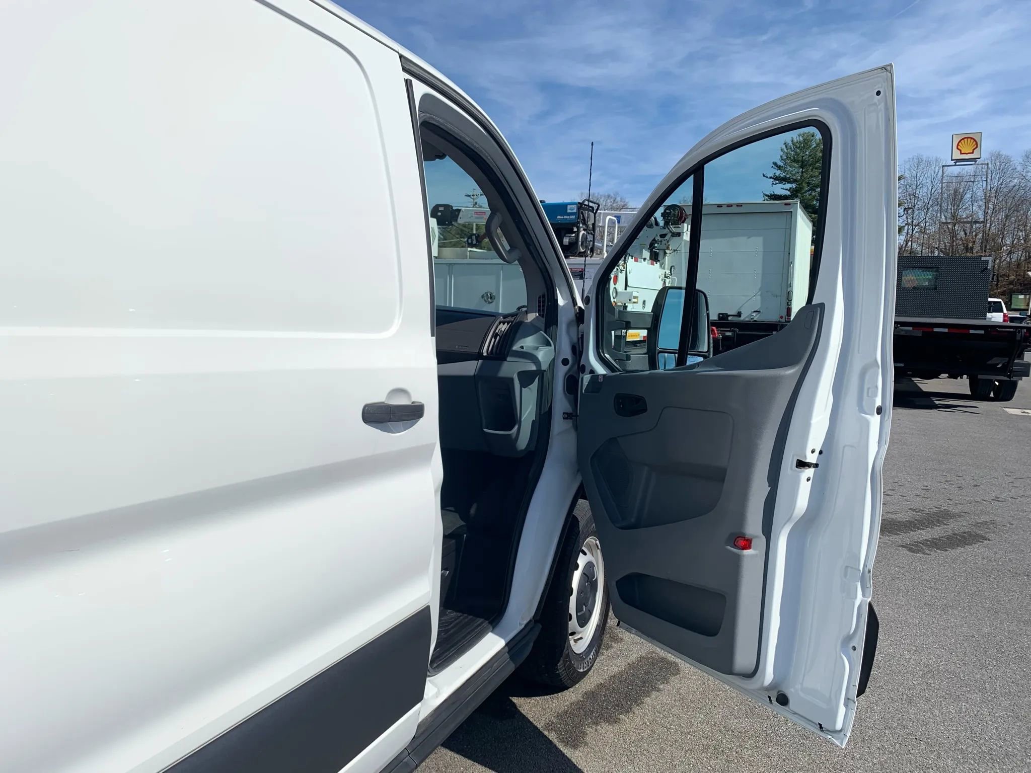 Used 2019 Ford Transit 250 130 Low Roof RWD image 20
