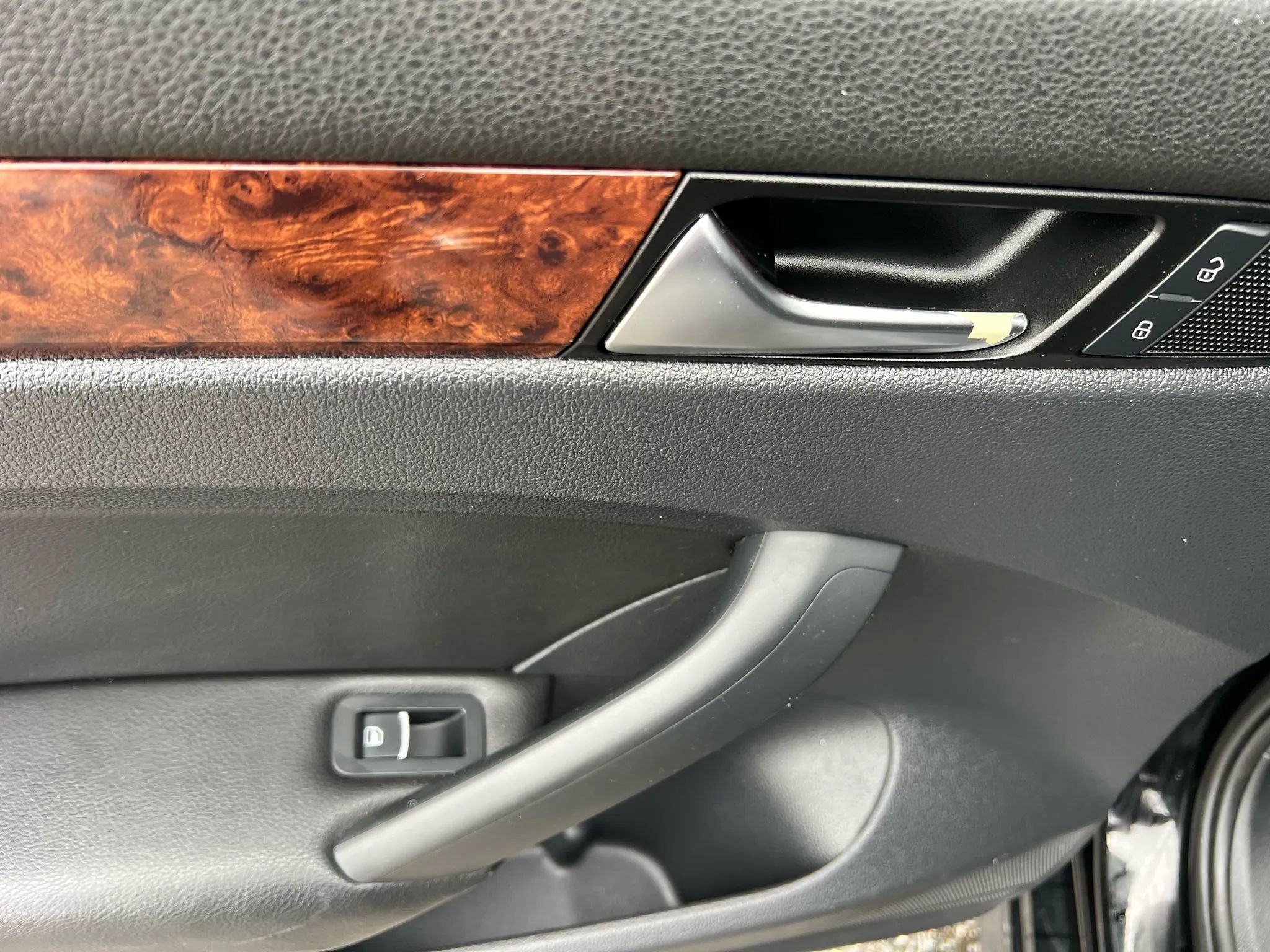 Used 2013 Volkswagen Passat 2.5 SEL Premium image 19