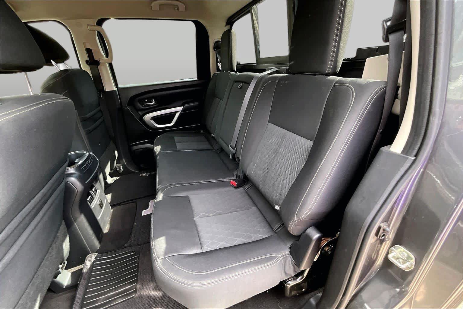 Used 2017 Nissan Titan SV RWD image 21