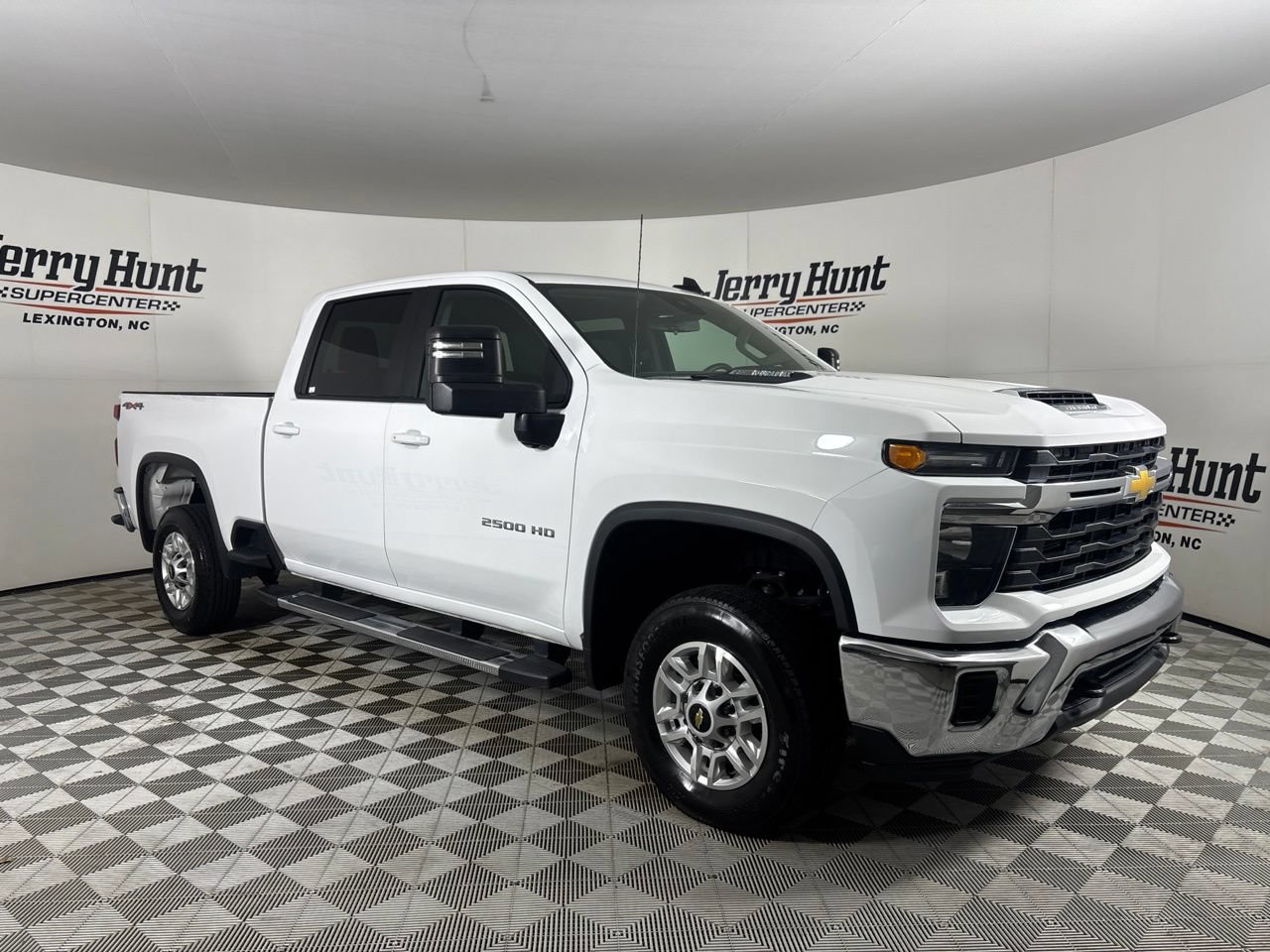 Used 2026 Chevrolet Silverado 2500 LT AWD/4WD image 3