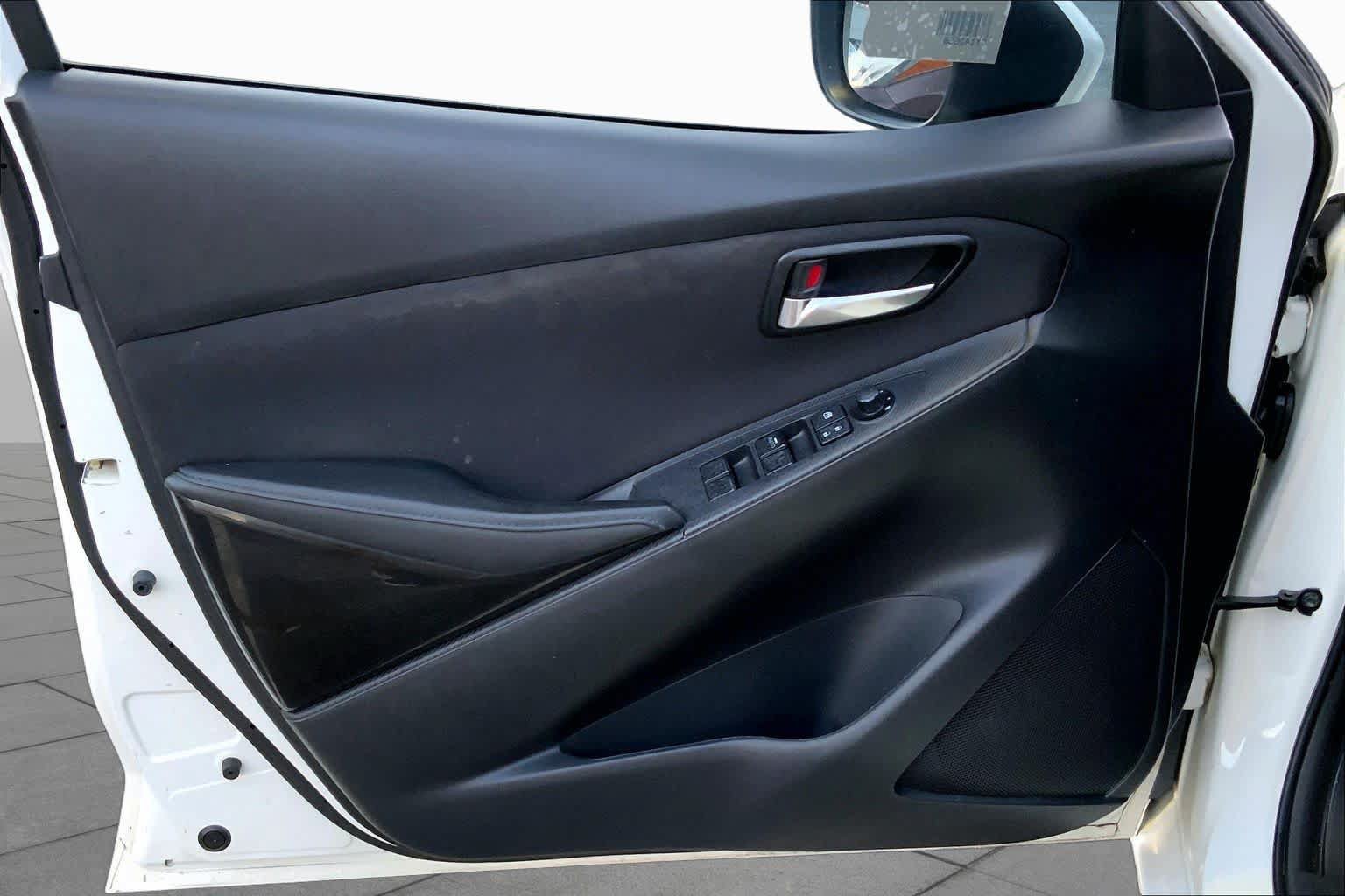 Used 2016 Scion iA FWD image 18