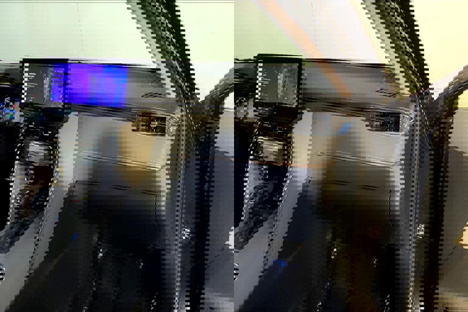 Used 2023 Toyota Venza XLE image 19