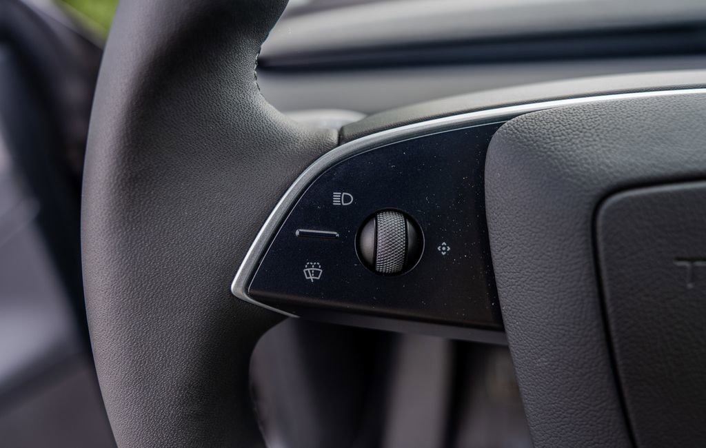 Used 2026 Tesla Model Y Long Range image 6