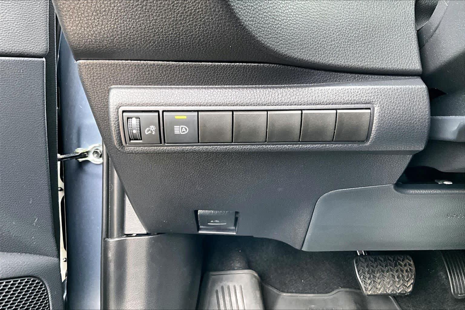 Used 2025 Toyota Corolla SE FWD image 33