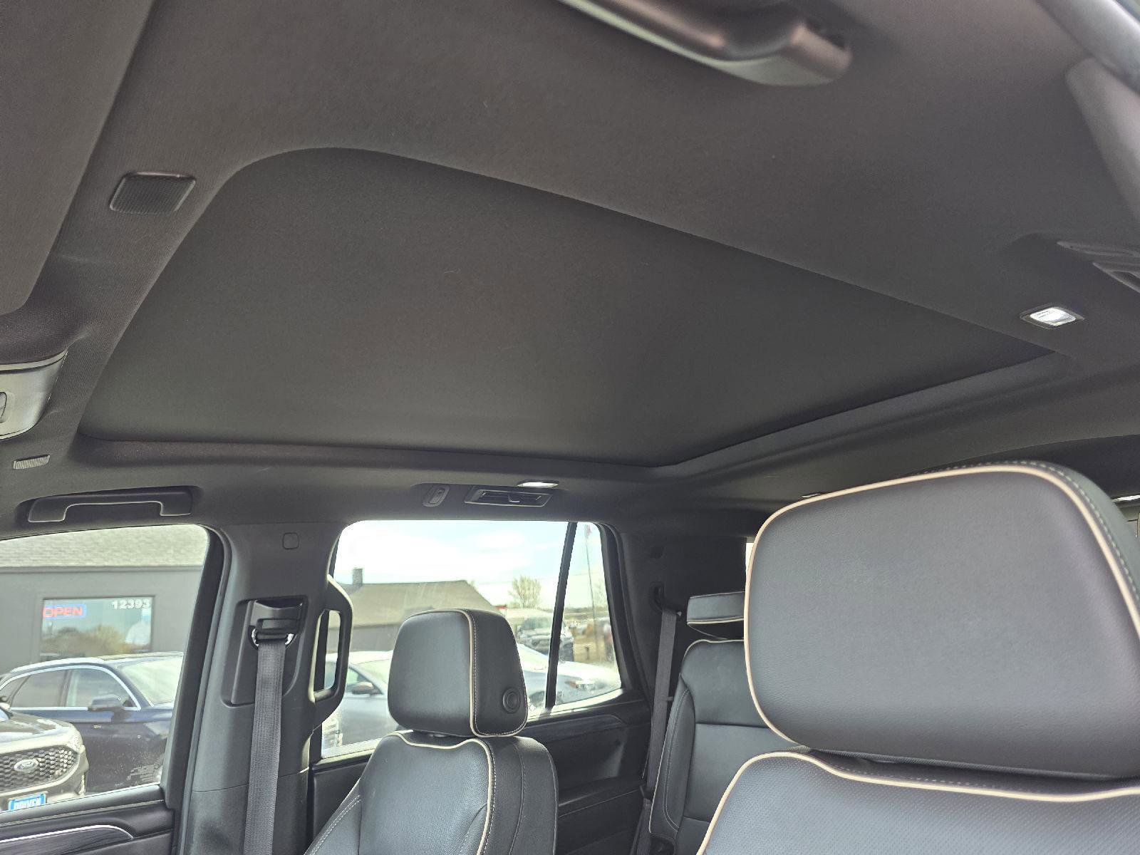 Used 2022 GMC Yukon SLT w/ SLT Premium Package AWD/4WD image 16