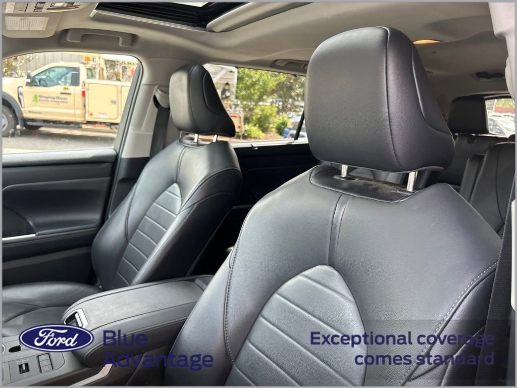 Used 2021 Toyota Highlander XLE image 11